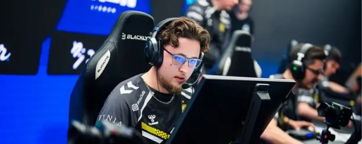 午后临界瞬间：孩子的笑声开启未知冒险